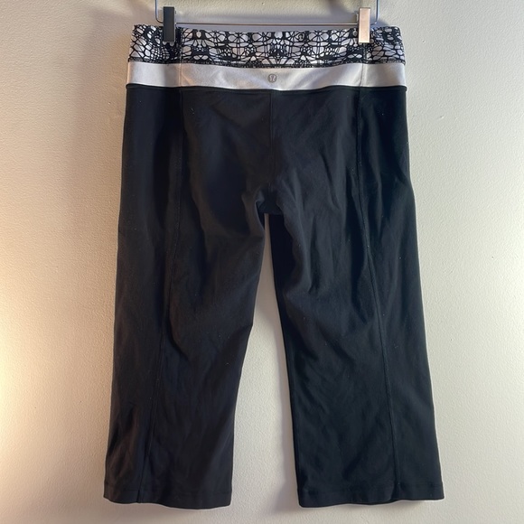 Reversable Black Lululemon Capris Size 10 - Picture 4 of 12